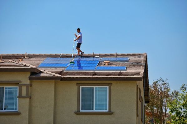 Solar Panel Cleaning Services 1